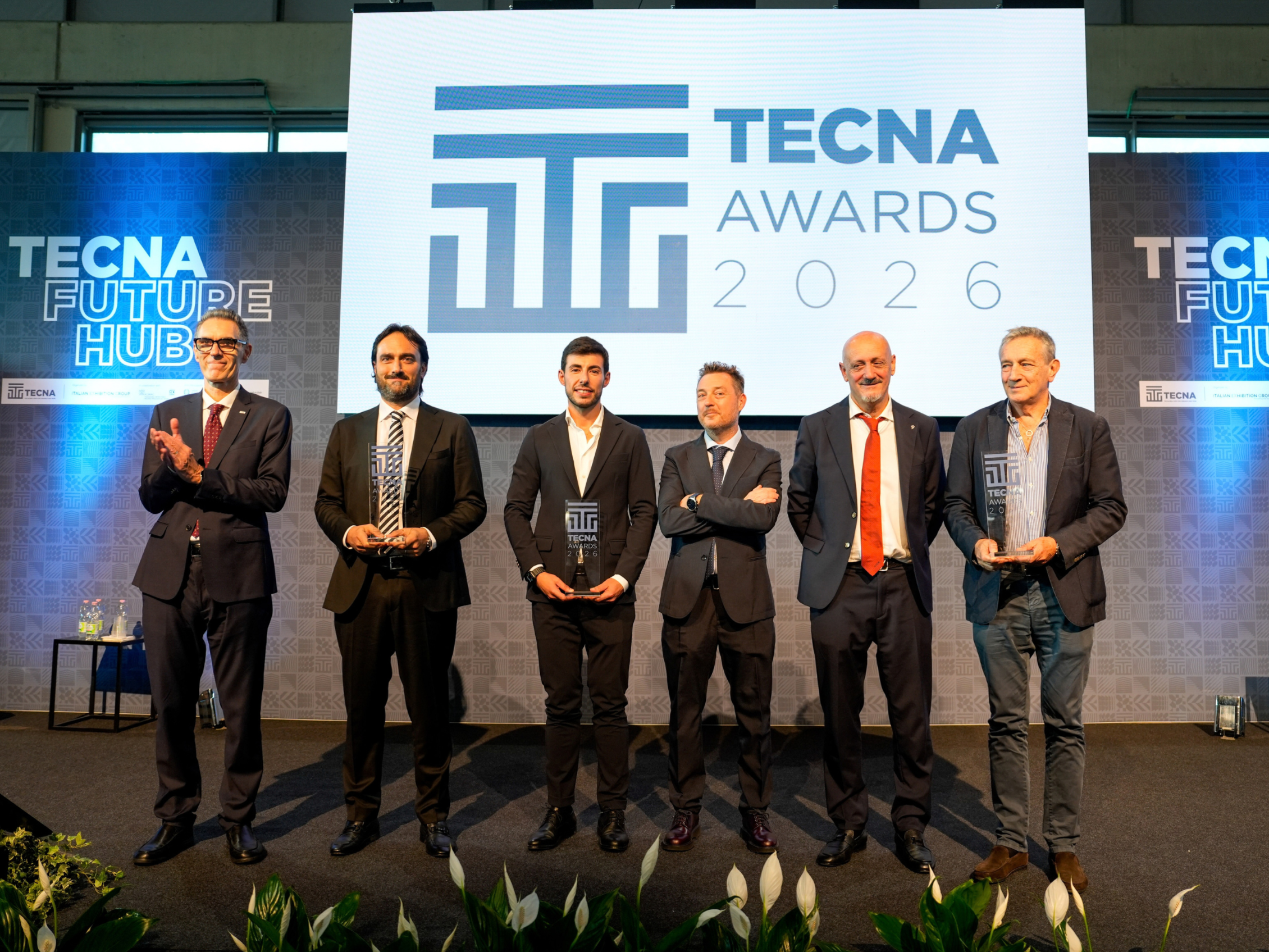 Cerimonia di premiazione dei TECNA Awards 2026 con i vincitori sul palco durante TECNA, il riconoscimento internazionale che valorizza innovazione tecnologica, sostenibilità, nuovi impianti, prodotti innovativi ed eccellenze dell’industria ceramica mondiale.
