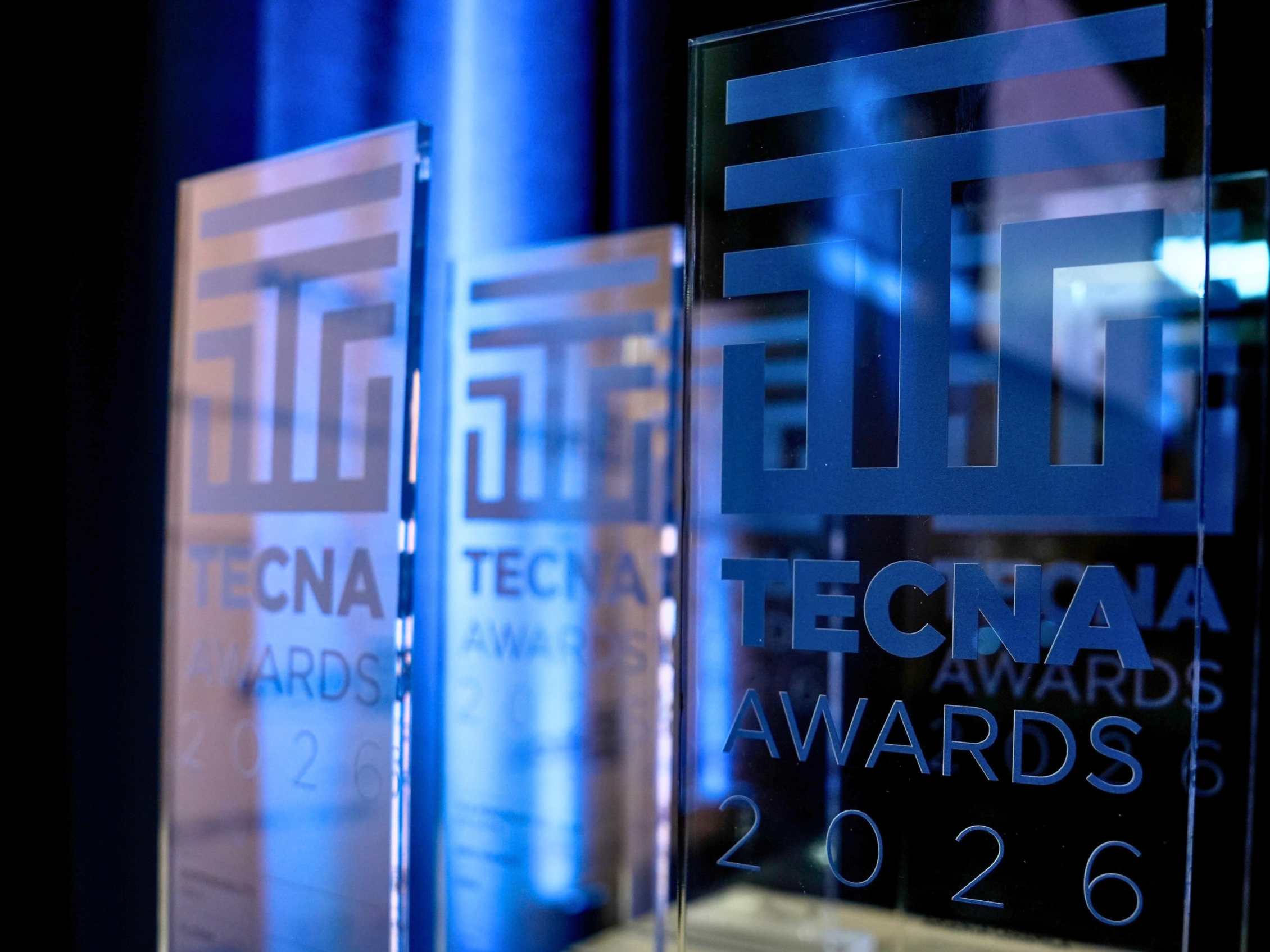 Targhe dei TECNA Awards esposte durante la manifestazione, simbolo del riconoscimento internazionale dedicato alle eccellenze tecnologiche, ai progetti innovativi e agli investimenti che contribuiscono all’evoluzione dell’industria ceramica mondiale.