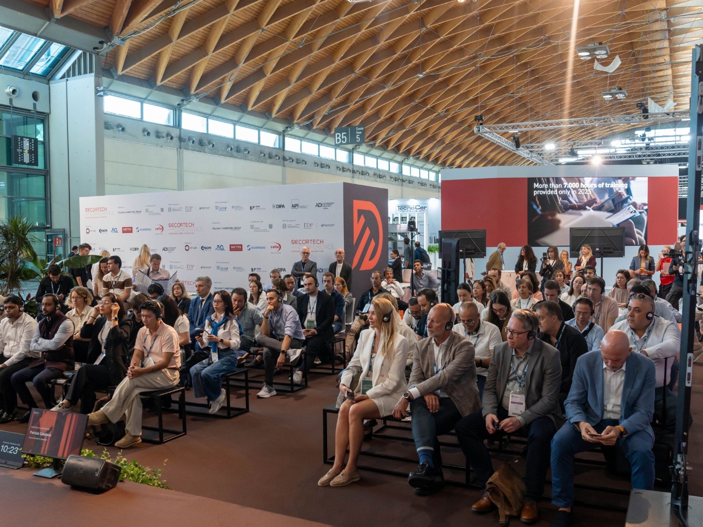 Audience attending a DECORTECH Conference 2026 session at TECNA, focused on the intersection of aesthetics, materials, technologies, and design for the surfaces, architecture, and interior design sectors.